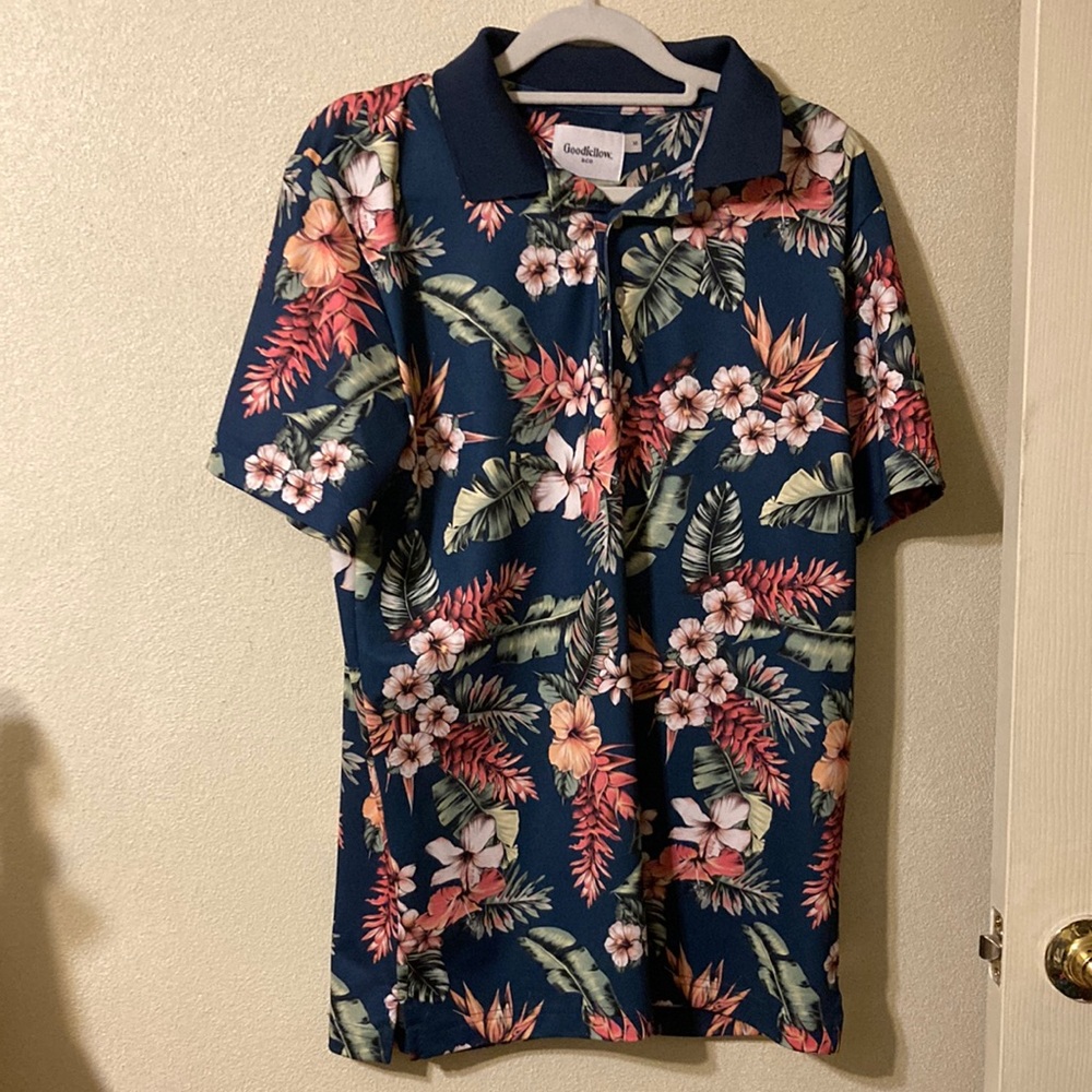 Good fellow half button floral Tee size medium